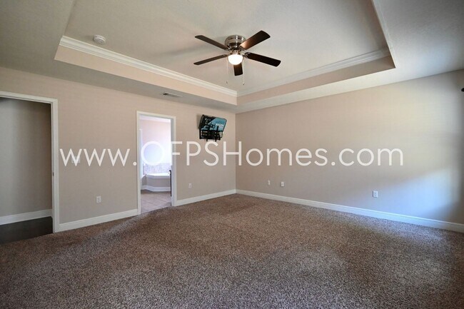 Building Photo - Home in South Crestview!