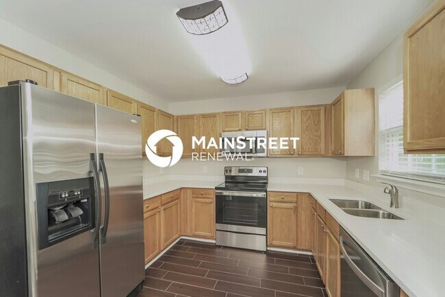 Building Photo - 3 Bedroom Pet-Friendly Home in Charlotte, NC with Main Street Renewal