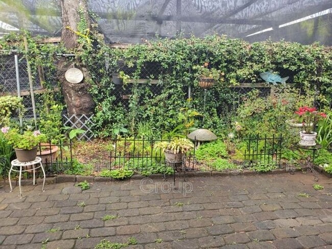 Building Photo - 21 Rivers Point Row