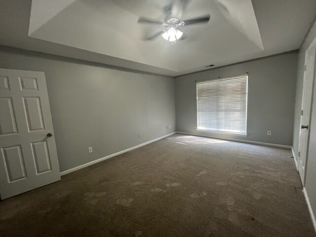 Building Photo - 2825 Sloan Dr