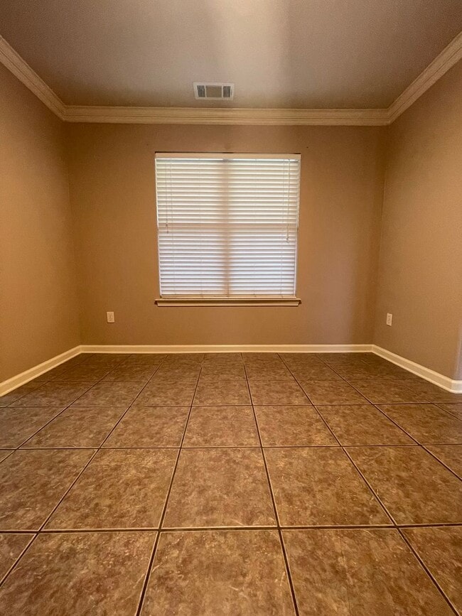 Building Photo - Convenient Sherwood Location
