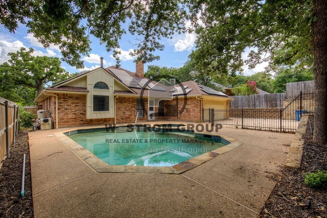Building Photo - 3914 Meadow Dr