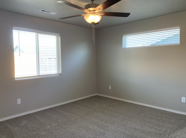 Building Photo - 3 bed, 2 bath Rambler, near Park Orchard. Fully fenced.