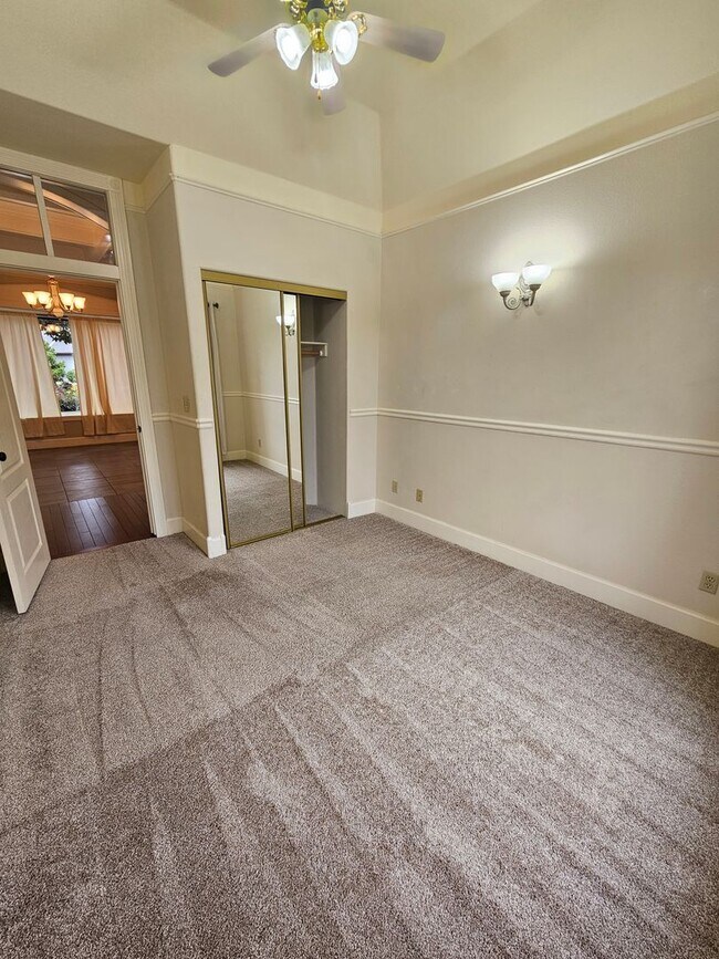 Building Photo - 2982 Rosedale Terrace