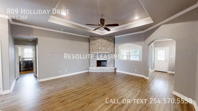 Building Photo - 809 Holliday Dr