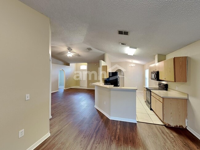 Building Photo - 7491 Volley Dr N