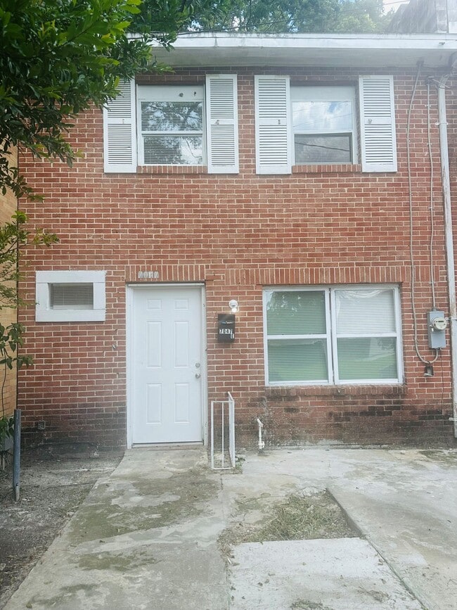 Building Photo - 7047 Ken Knight Dr E