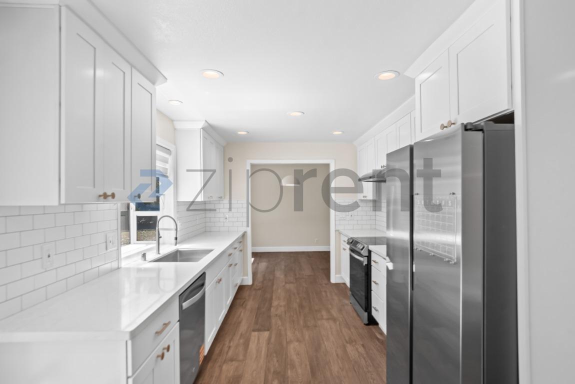 Building Photo - Unit