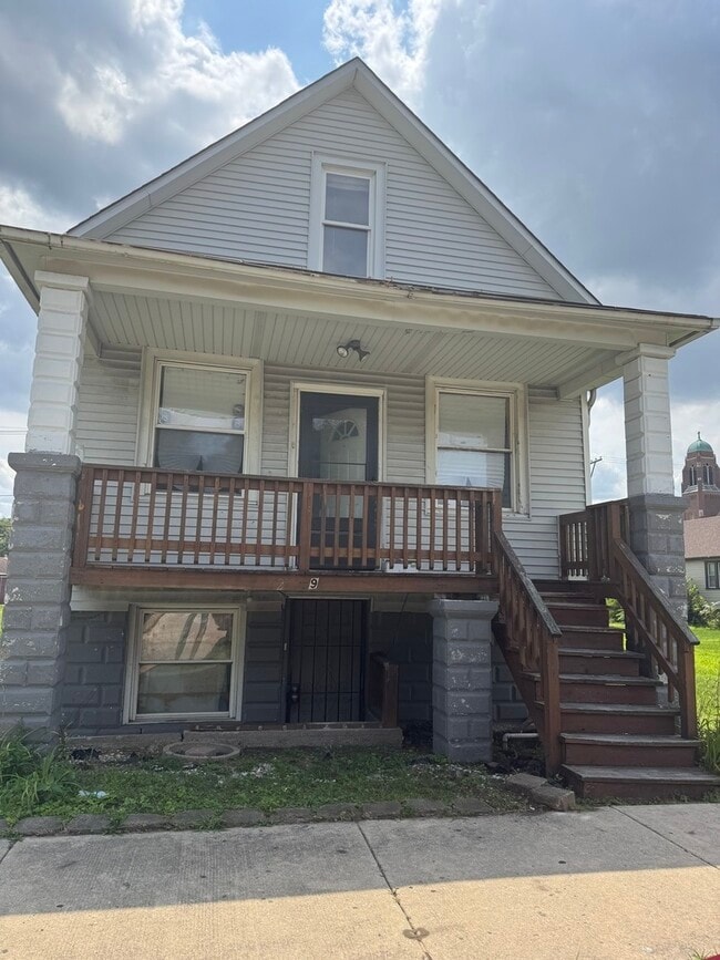 Primary Photo - 229 155th St