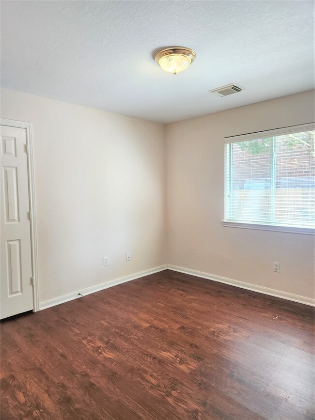 Building Photo - 3614 Double Lake Dr