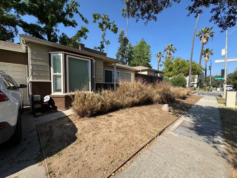 Building Photo - 917 N Los Robles Ave