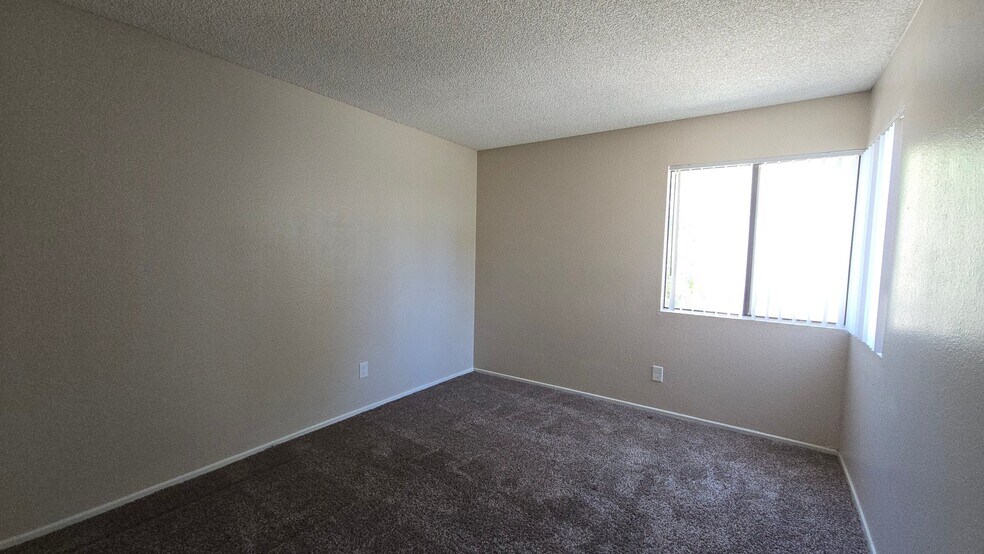 Building Photo - 2050 S Euclid Ave