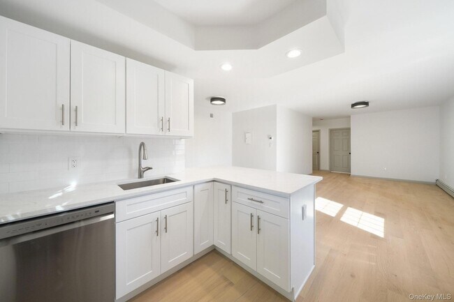 Building Photo - 7 N Dearman St