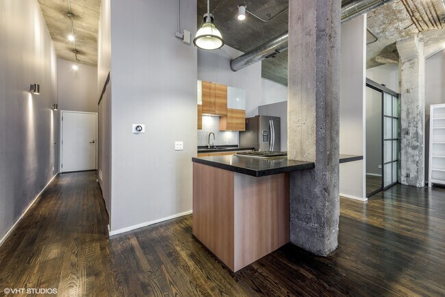 Building Photo - 110 N Peoria St