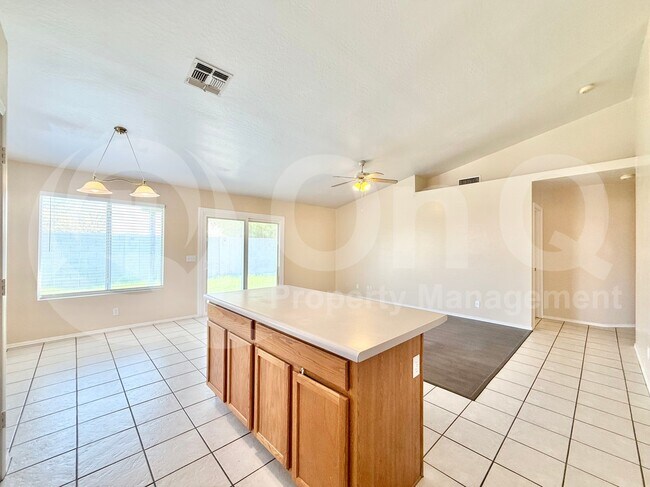 Building Photo - 2321 E Remington Pl