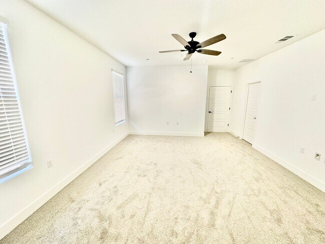 Building Photo - 5-Bedroom Lennar in Riverstone Community
