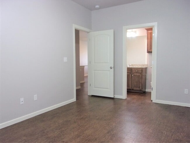 Building Photo - 2 BED 1 BATH 1 CAR GARAGE TOWNHOUSE-DEL CITY