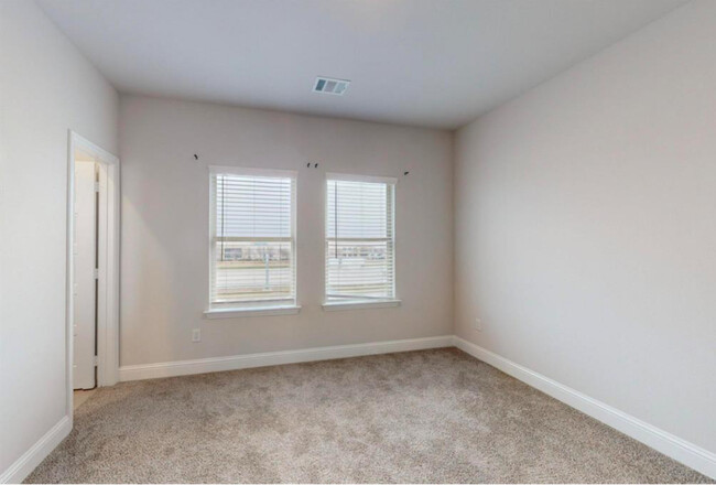 3rd Floor Room with Full Bathroom (Room 4) - 2510 Plumas Dr