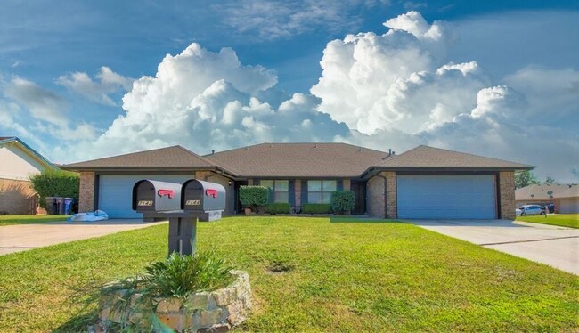Building Photo - 7144 NW 116th St