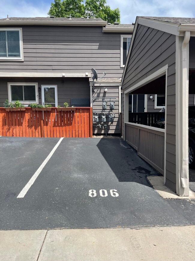 Building Photo - 806 Summer Dr