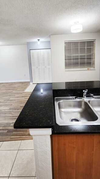 Building Photo - 2810 N Oakland Forest Dr