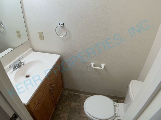 Building Photo - 3031 NE Juniper Ave