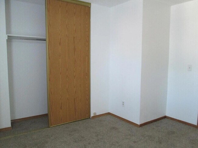 Building Photo - 2744 E Nichols Cir