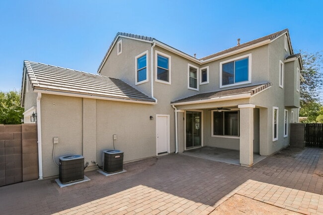 Building Photo - 2547 E Megan St