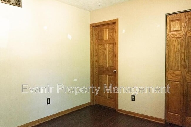 Building Photo - 113 Brittany Ln