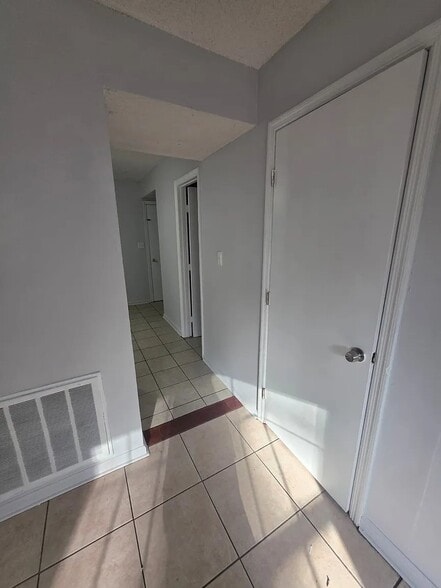 Building Photo - 1619 Forest Dr