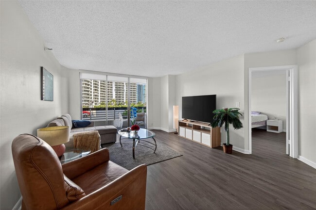 Building Photo - 3530 Mystic Pointe Dr