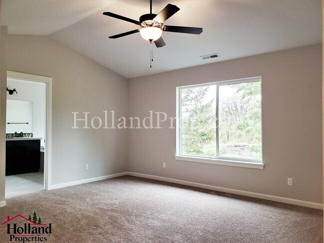 Building Photo - Spacious & Stylish 4-Bedroom Home with Mod...