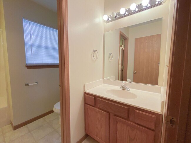 Building Photo - 3867-3871 Ledyard Street