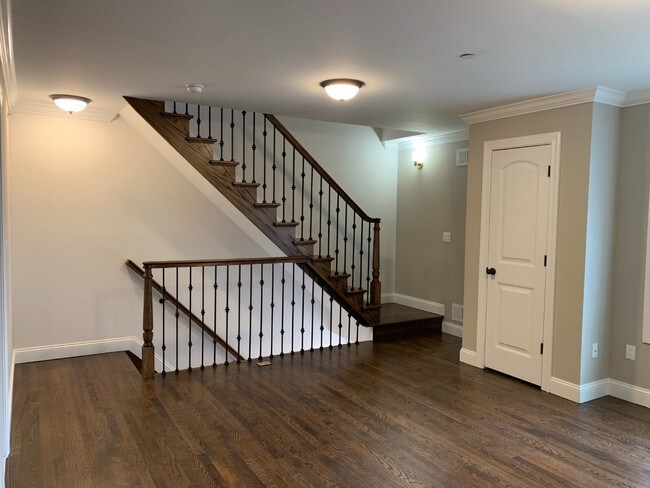 Building Photo - 18 Clinton St