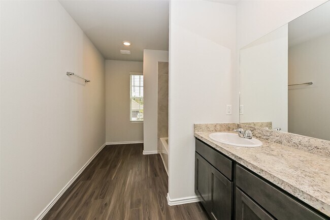Building Photo - 1208 Narrow Hts Dr
