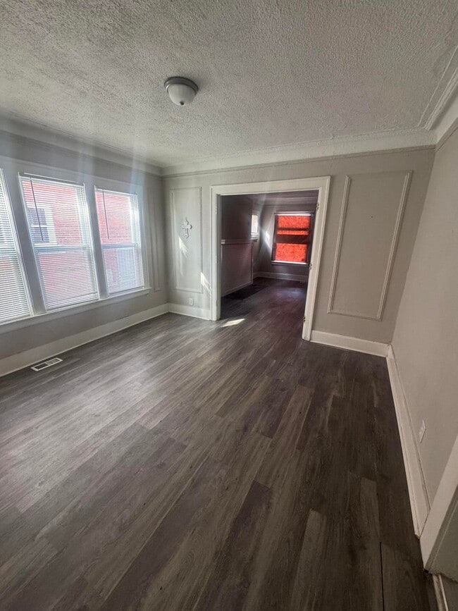 Building Photo - 2927 Calvert Ave