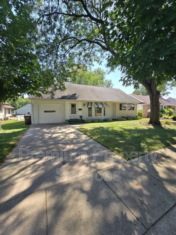 Building Photo - 210 Kenilworth Dr