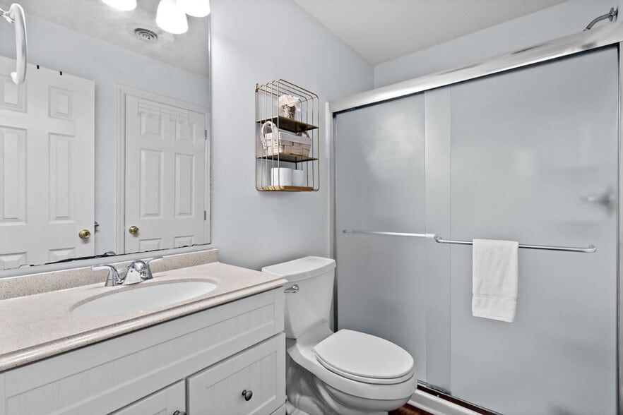 Building Photo - 1920 Bent Grass Dr