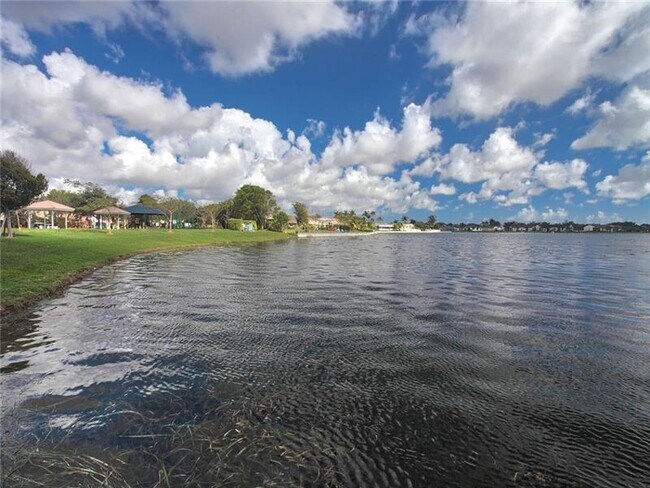 Building Photo - 1427 SW 48th Terrace