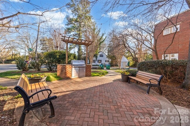 Building Photo - 2938 Selwyn Ave