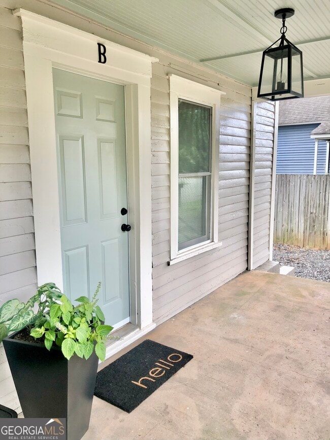 Building Photo - 702 Radford St