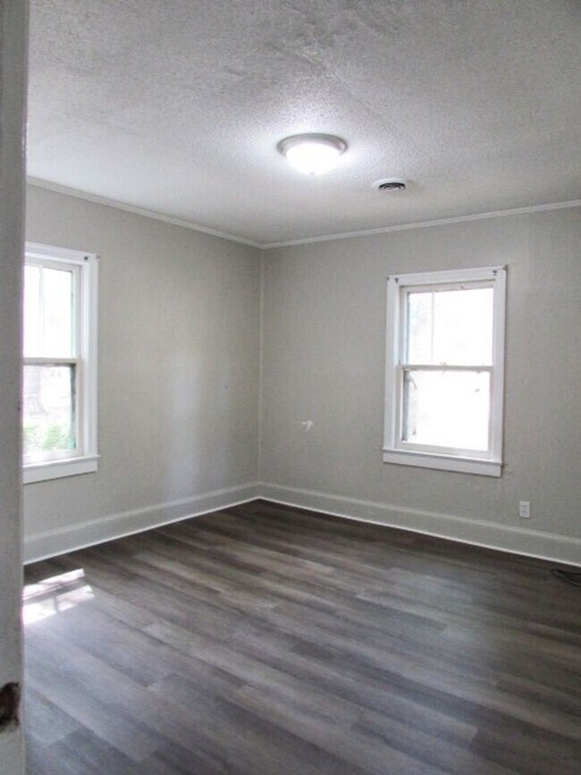 Building Photo - Close to Downtown Sumter