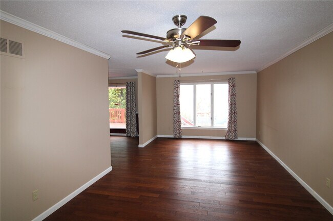 Building Photo - 736 Henry Ave