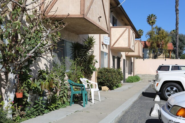 Building Photo - 230 Cottonwood Rd