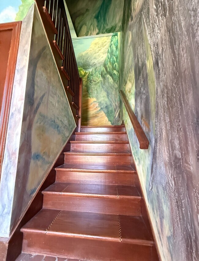 Building Photo - 505 Harvard St