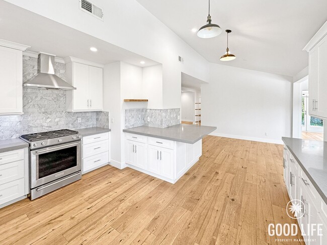 Building Photo - Stunning 3BR Home in Santa Ana with Private  Large Yard, Modern Upgrades & 2-Car Garage