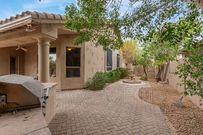 Building Photo - 12591 E Paradise Dr