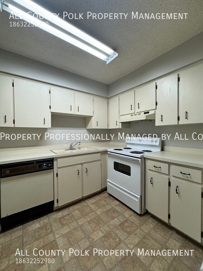 Building Photo - Excellent 2 Bedroom Duplex in Lakeland for...