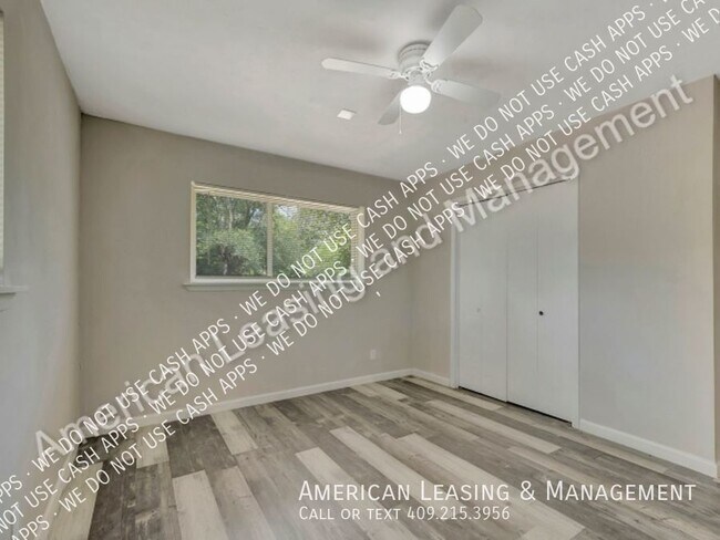 Building Photo - 1301 Spring Lake Dr