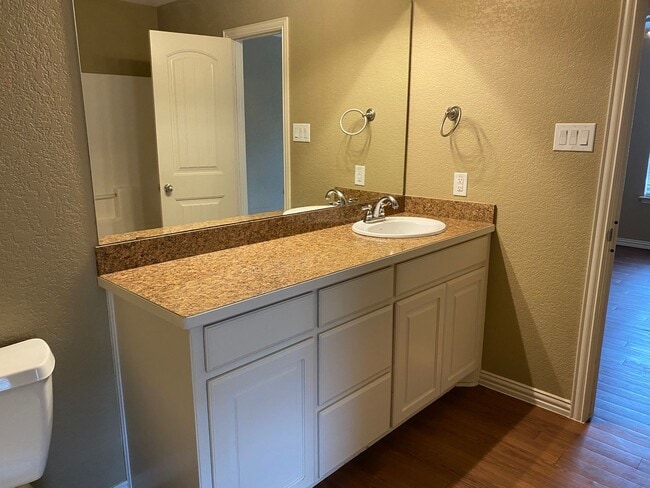 Building Photo - Charming 3-Bedroom Home Just Minutes from ...